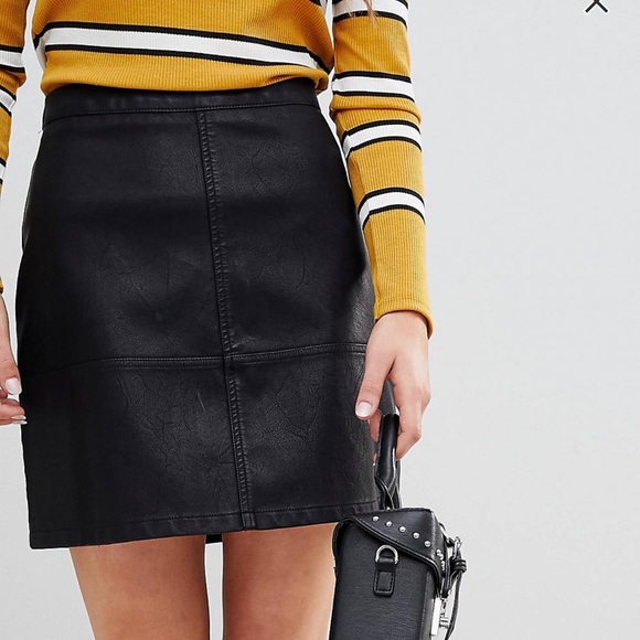 New Look Black Mini Faux Leather Skirt - Picture 4 of 5